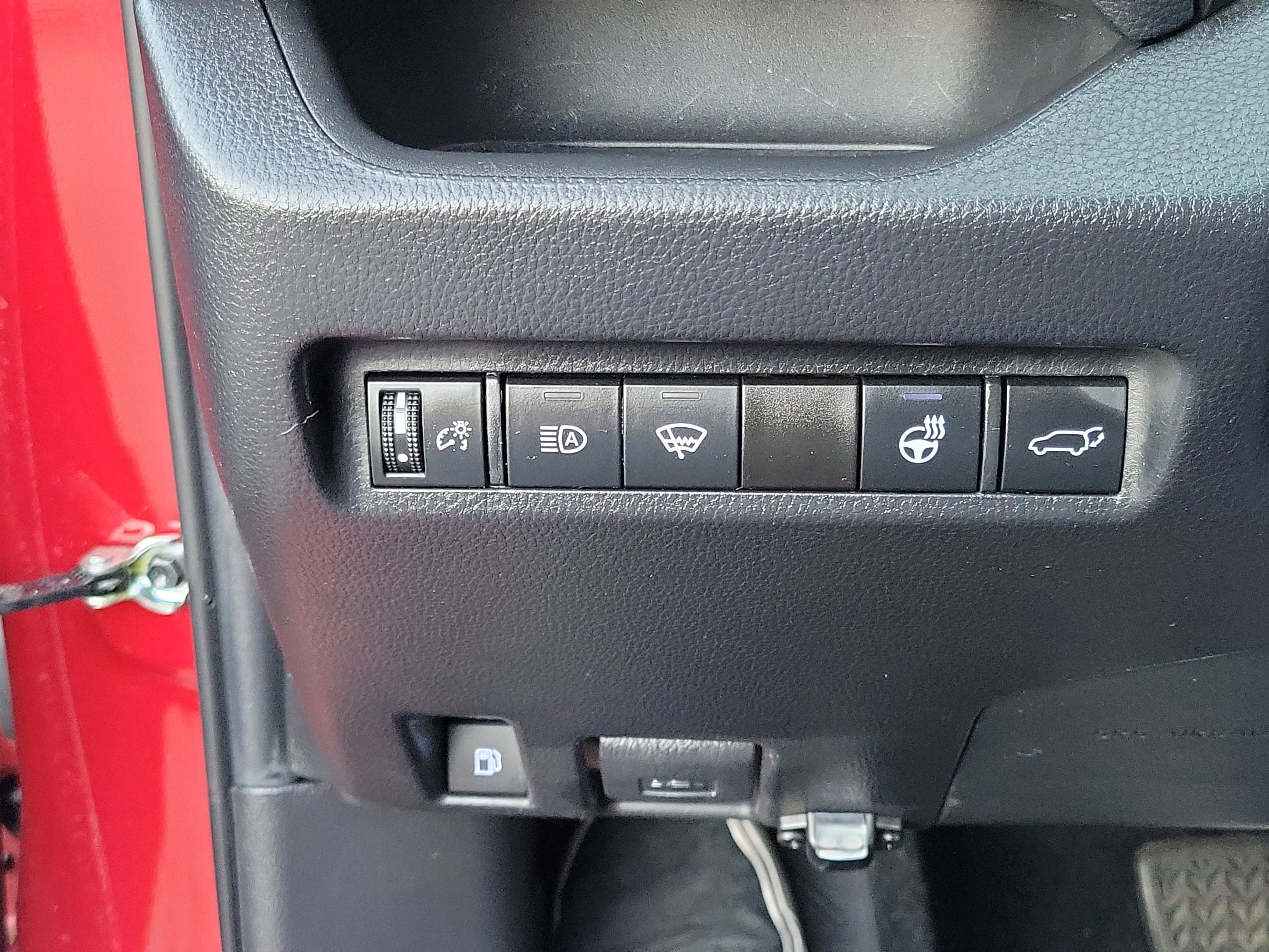 Used 2021 Toyota RAV4 XLE Premium image 16