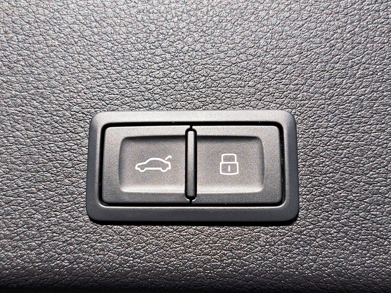 Used 2024 Audi Q8 e-tron Premium Plus w/ Premium Plus Package image 13