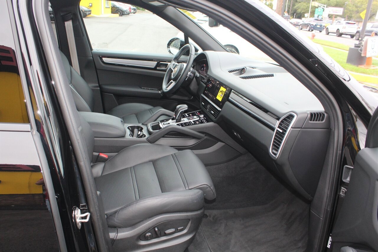 Used 2022 Porsche Cayenne Platinum Edition AWD/4WD image 16