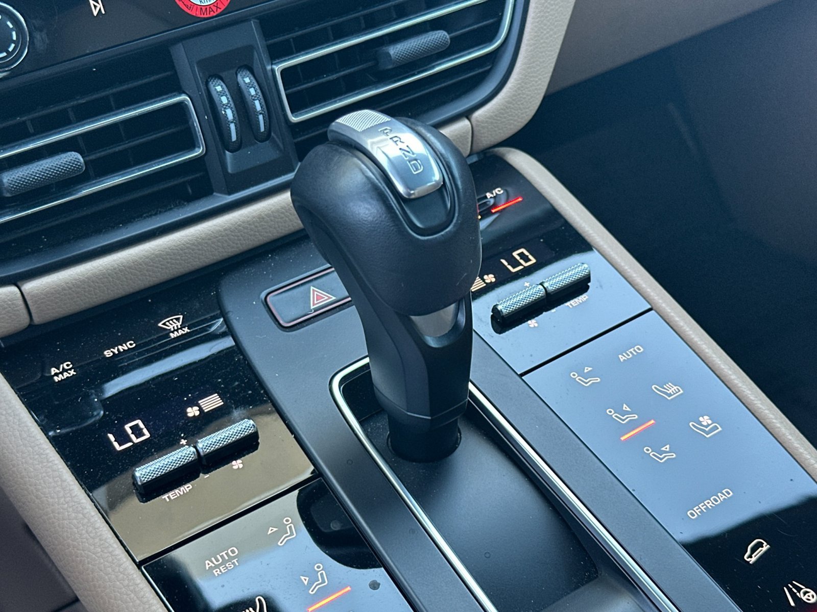 Used 2024 Porsche Macan AWD/4WD image 19