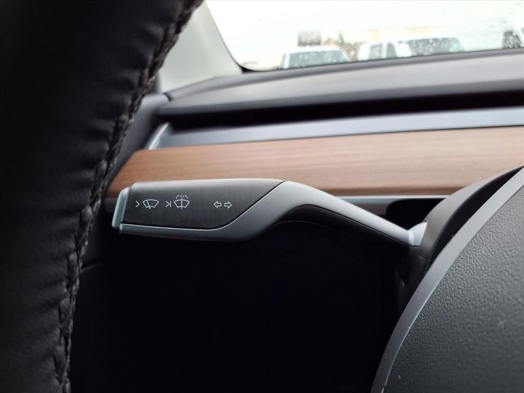 Used 2021 Tesla Model Y Long Range AWD/4WD image 18