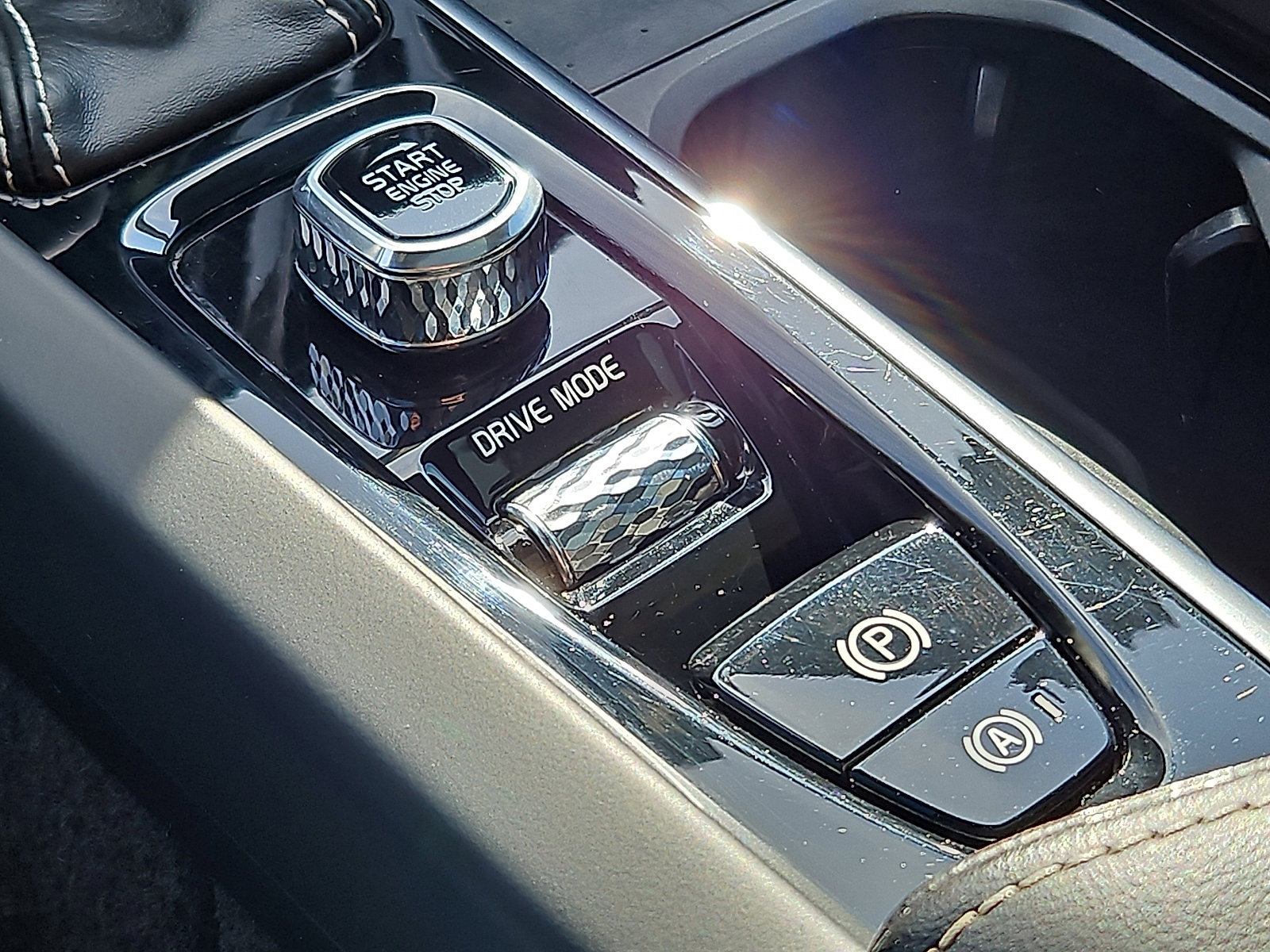 Used 2021 Volvo XC60 T6 R-Design image 24