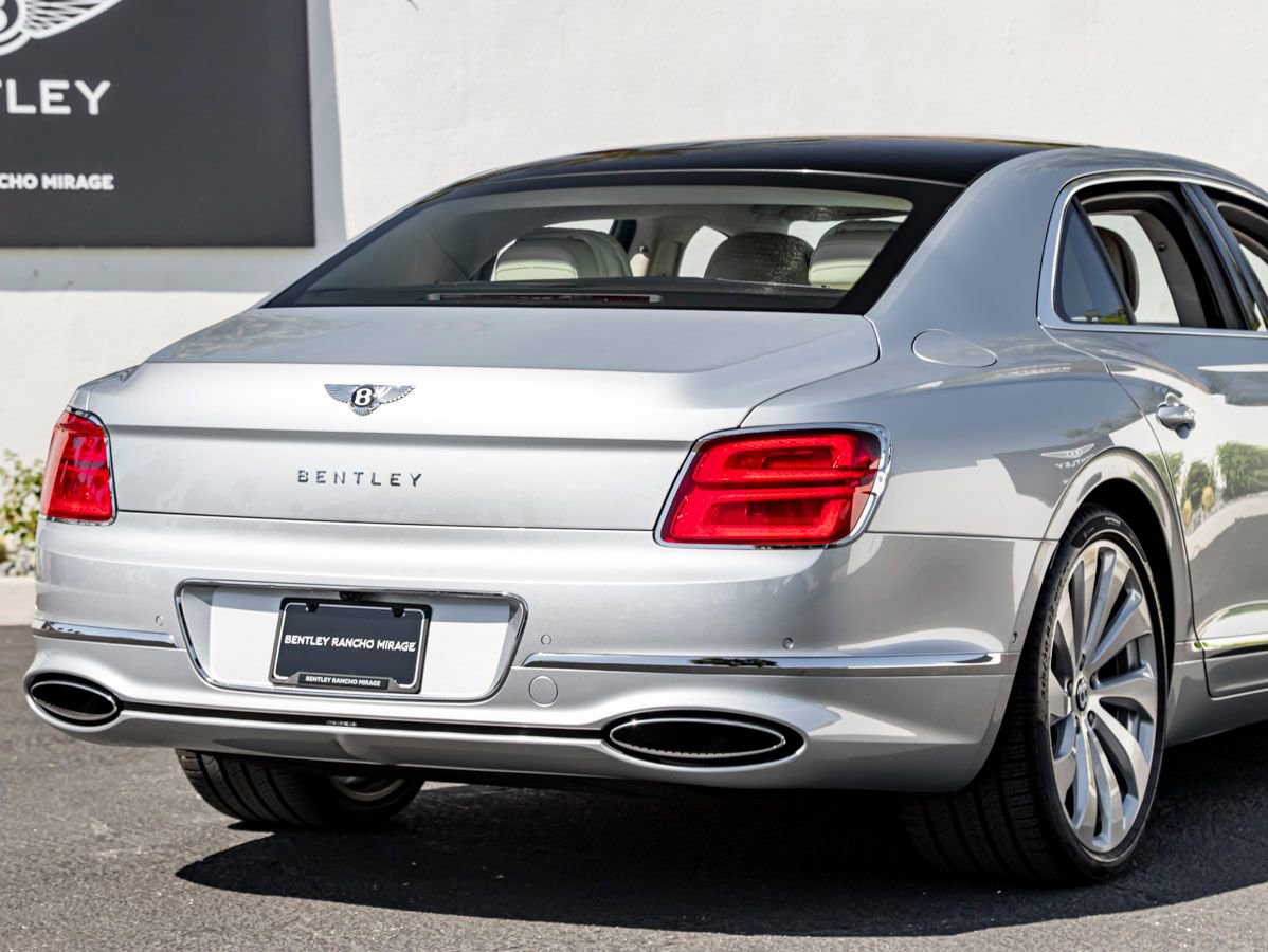Used 2026 Bentley Flying Spur Plug-In Hybrid AWD/4WD image 12