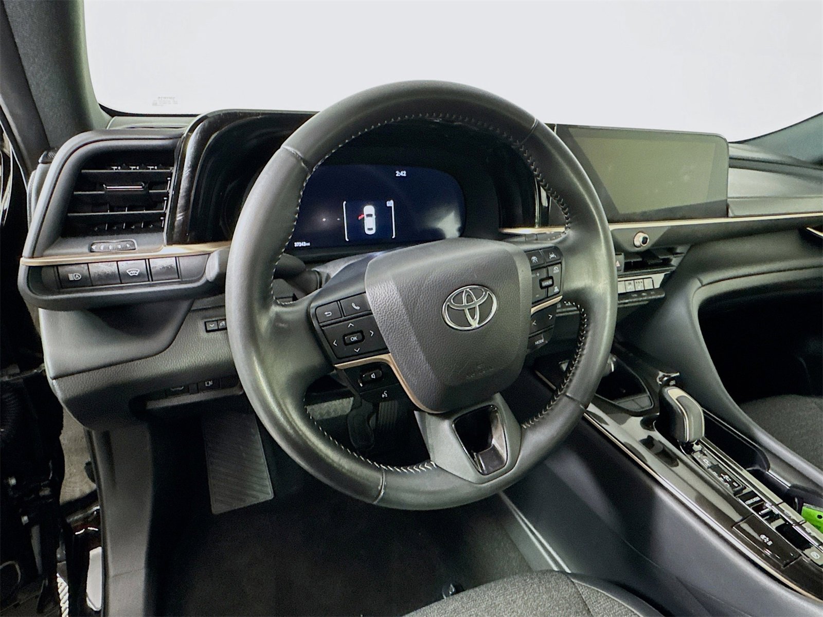 Used 2024 Toyota Crown XLE image 9