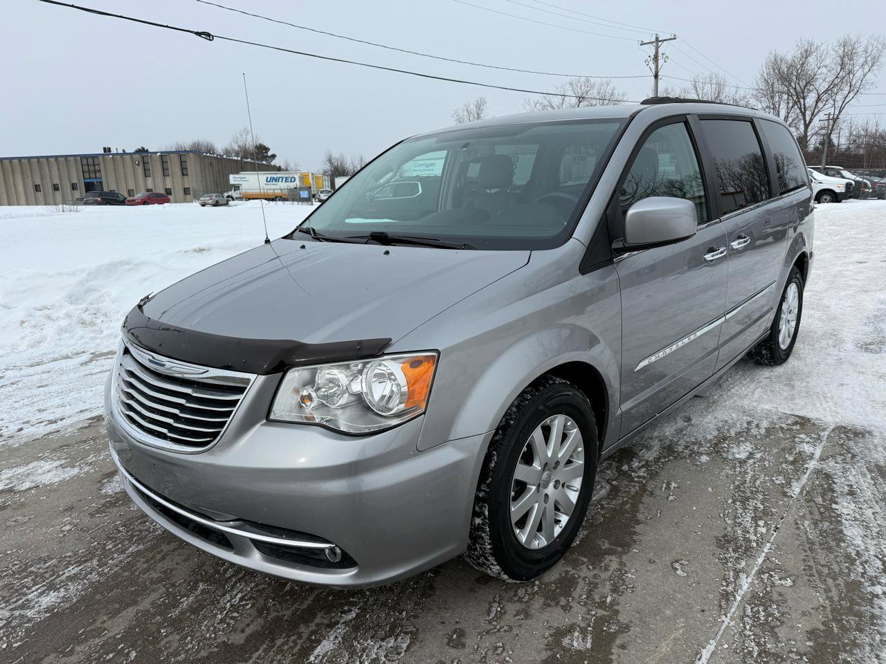 Used 2015 Chrysler Town & Country Touring w/ Driver Convenience Group image 9