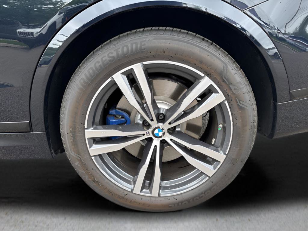 Used 2025 BMW X7 M60i image 15