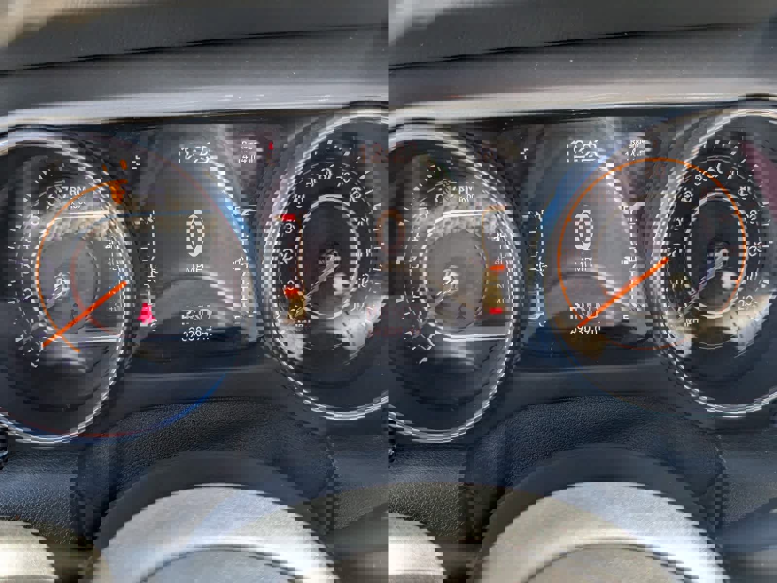 Used 2019 Jeep Wrangler Unlimited Sahara image 25