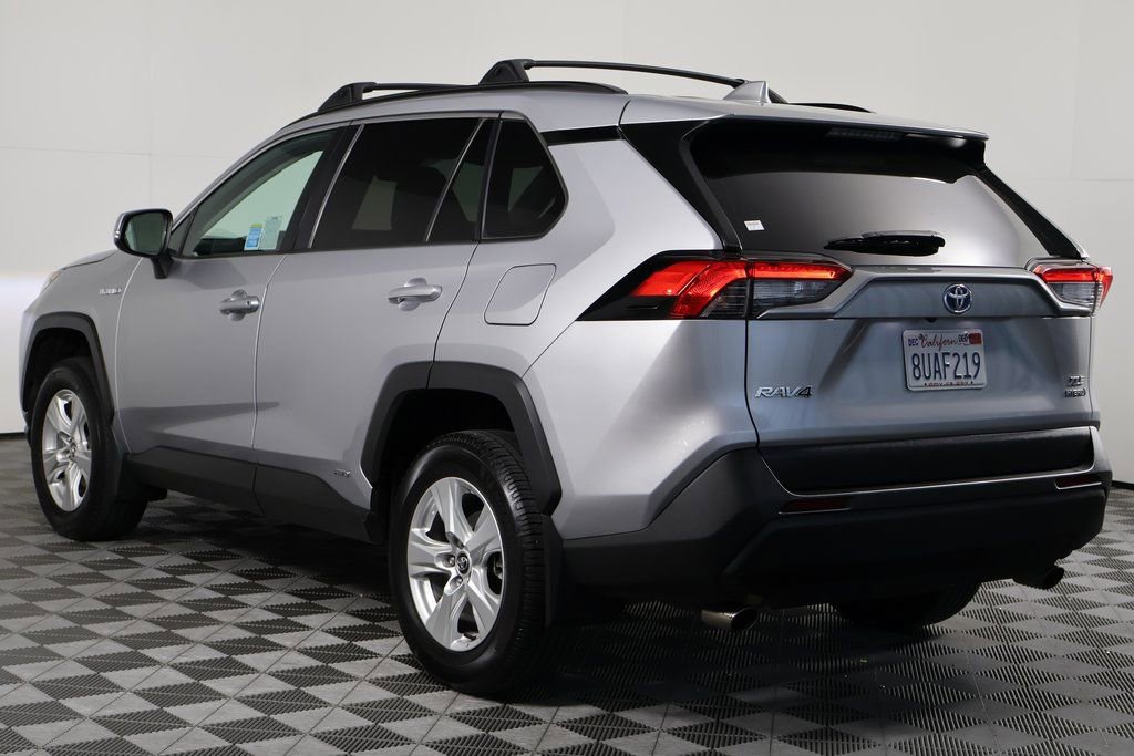 Used 2021 Toyota RAV4 XLE image 6