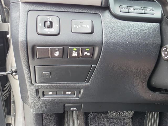 Used 2016 Lexus LS 460 w/ Comfort Package image 23