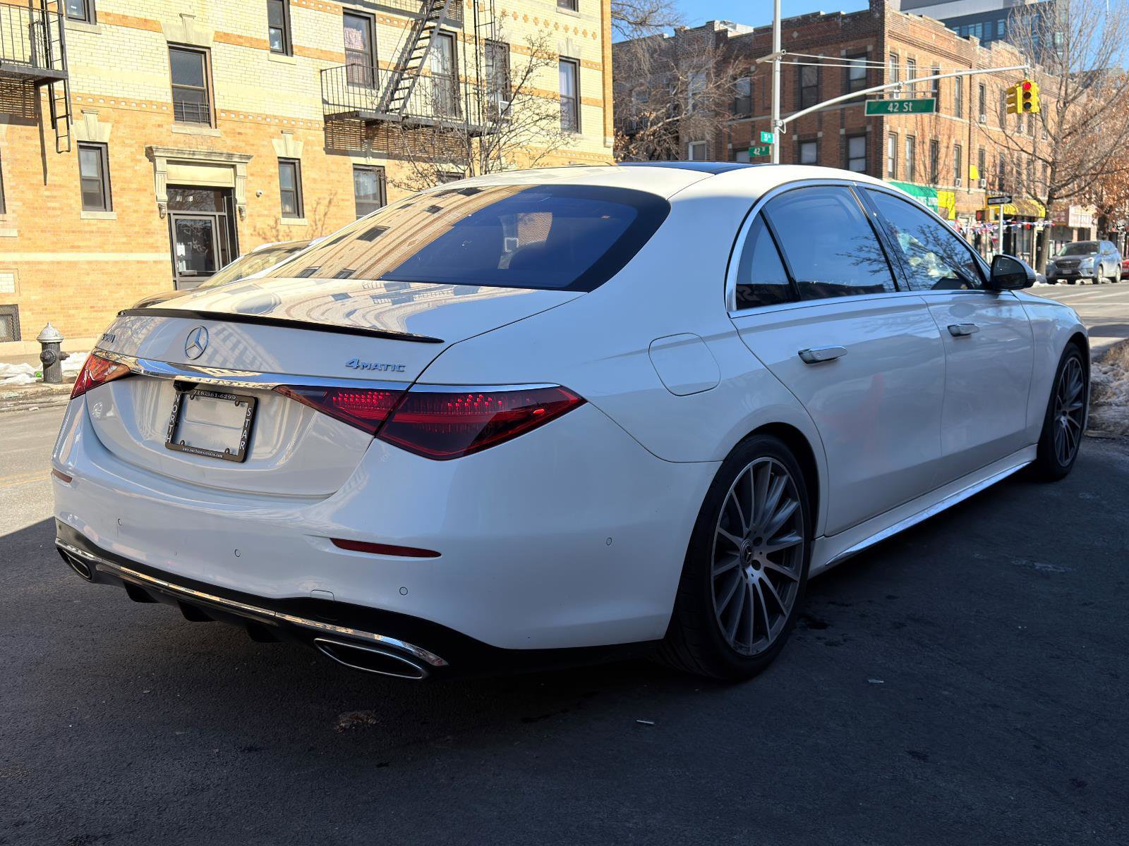 Used 2021 Mercedes-Benz S 580 4MATIC Sedan w/ AMG Line image 4