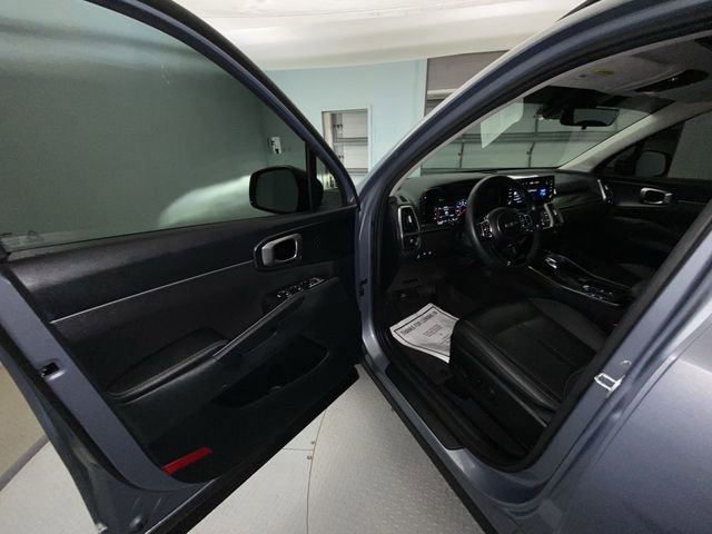 Used 2023 Kia Sorento S w/ Panoramic Sunroof Package FWD image 11