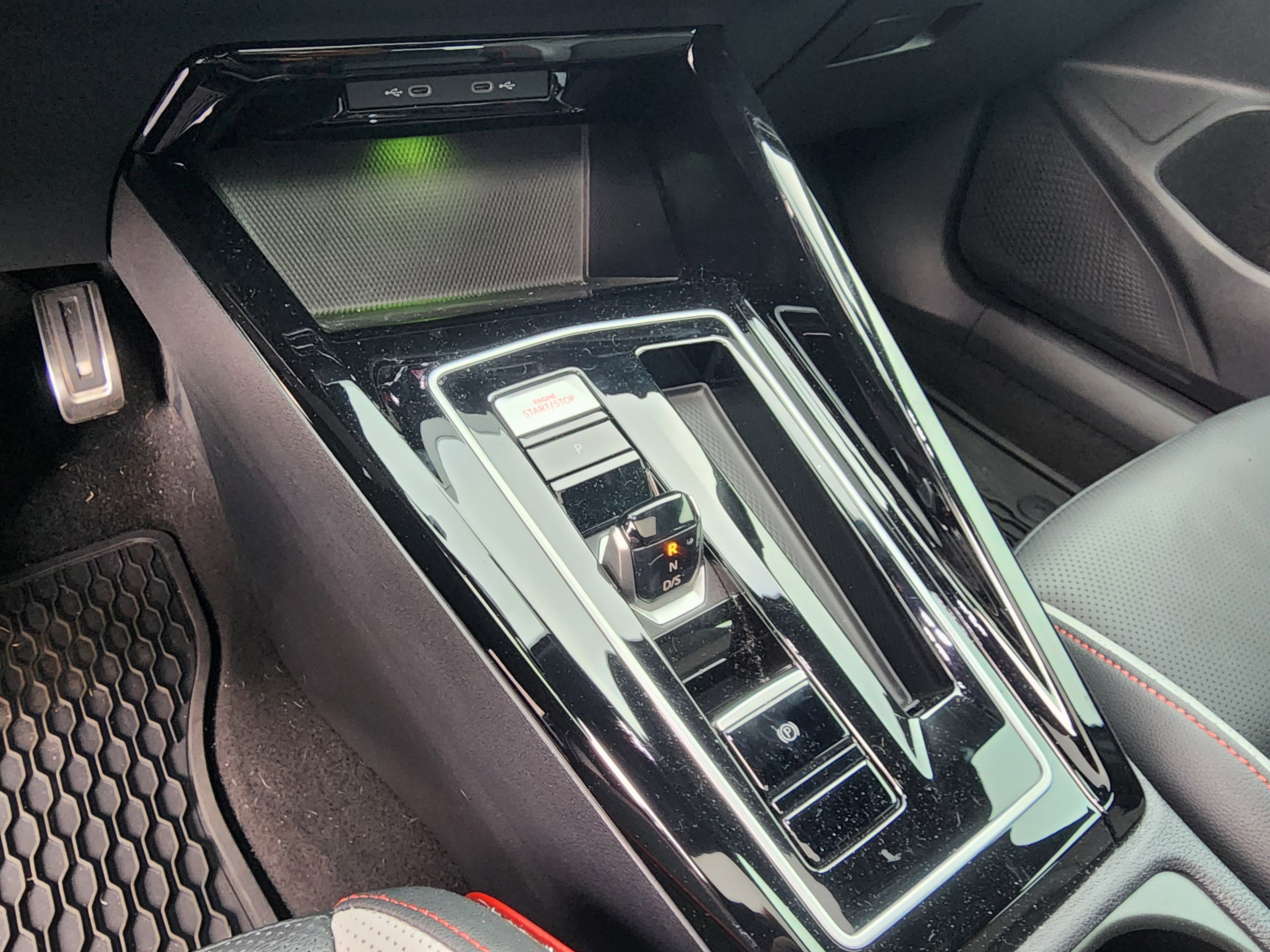 Used 2024 Volkswagen GTI SE w/ SE Leather Seats Package image 30