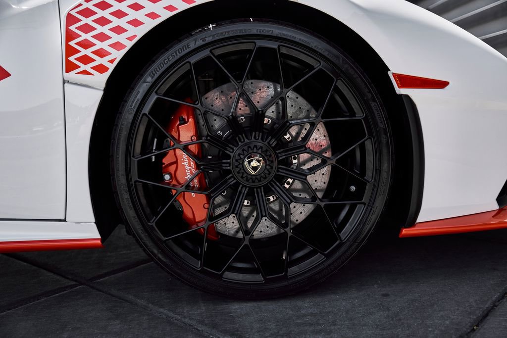 Used 2024 Lamborghini Huracan STO RWD image 33