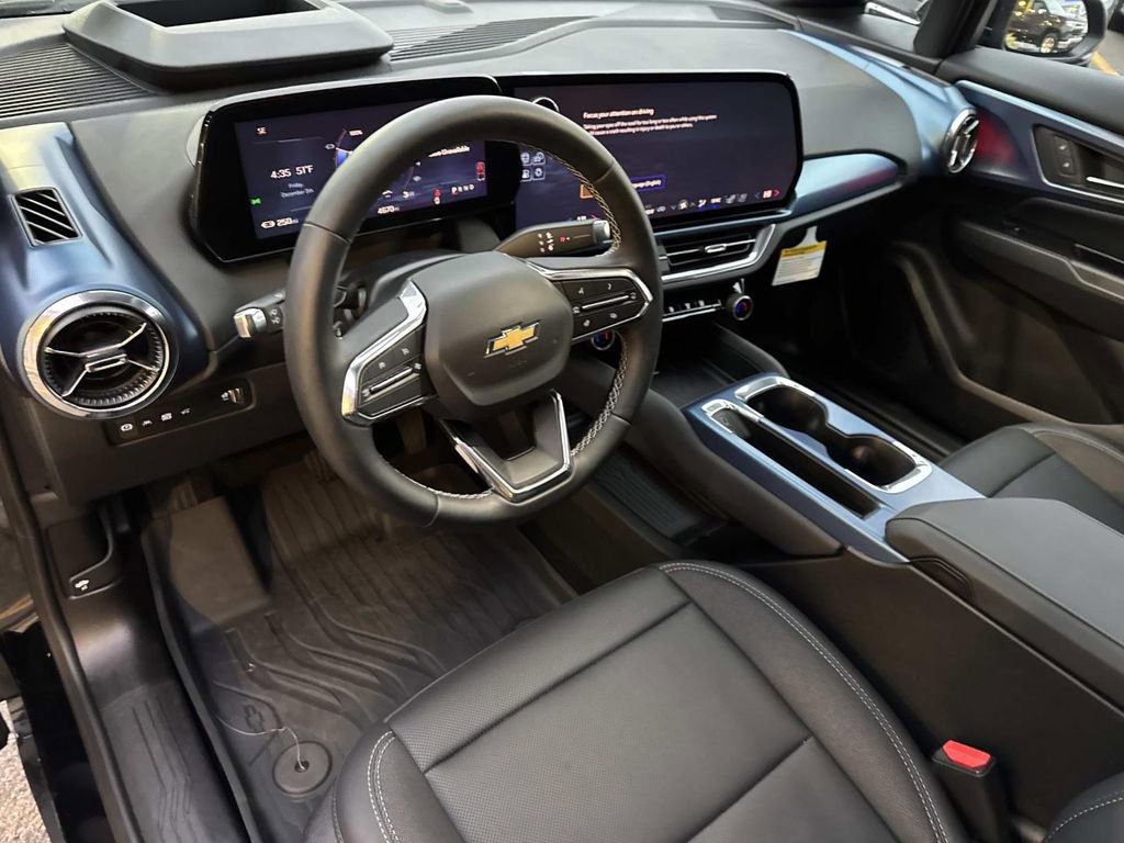 Used 2025 Chevrolet Equinox EV LT w/ Convenience Package II image 19