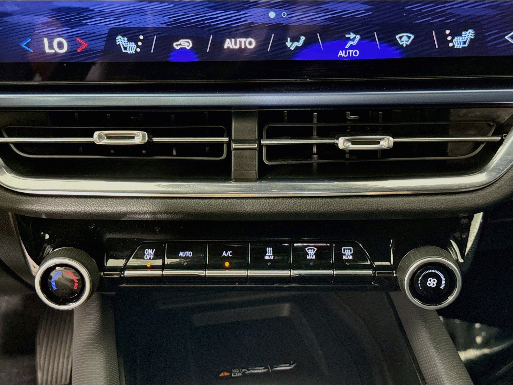 Used 2026 Chevrolet Equinox EV LT w/ LPO, All-Weather Mat Package FWD image 18