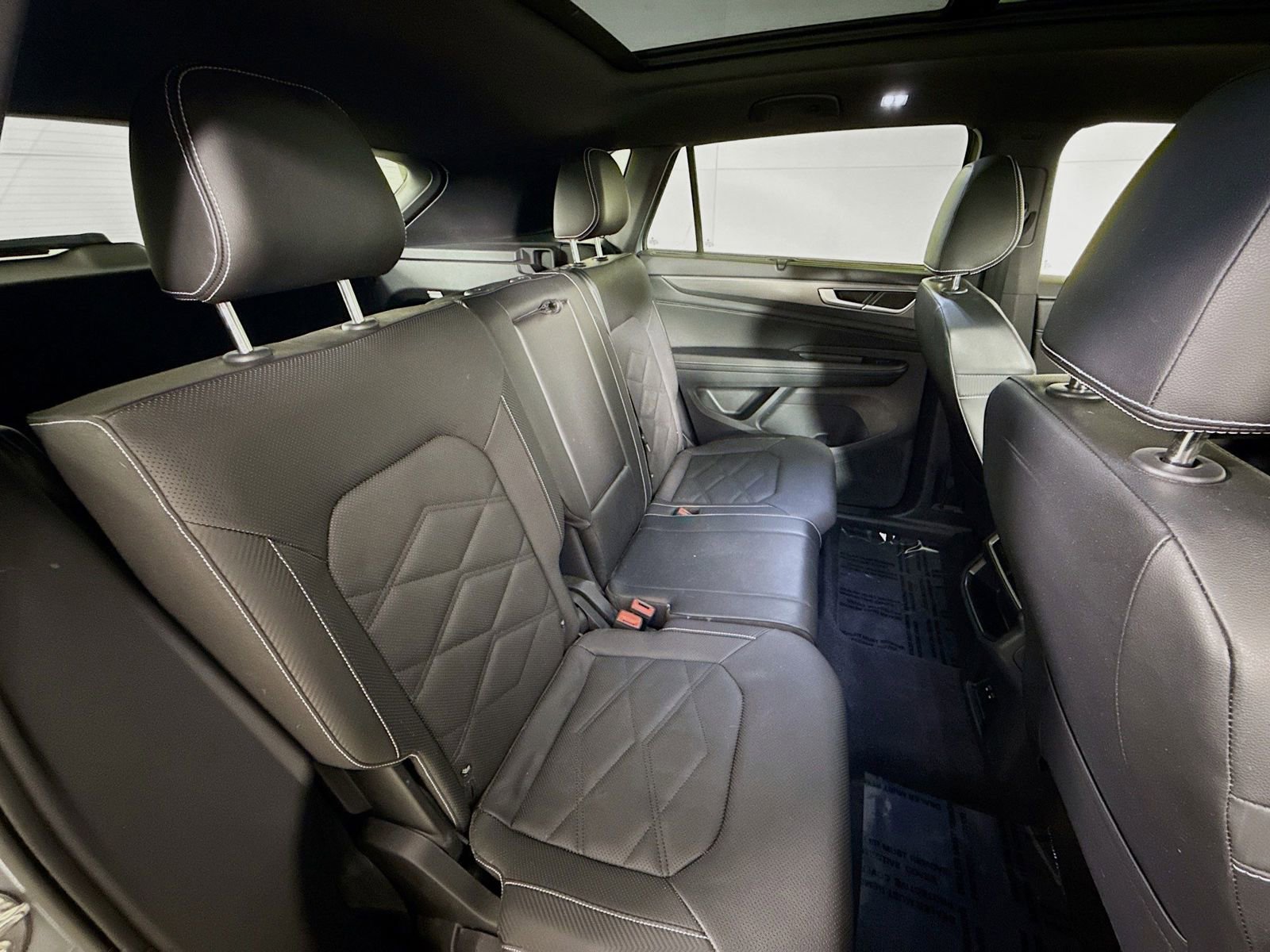 Certified 2024 Volkswagen Atlas Cross Sport SE w/ Panoramic Sunroof Package AWD/4WD image 25