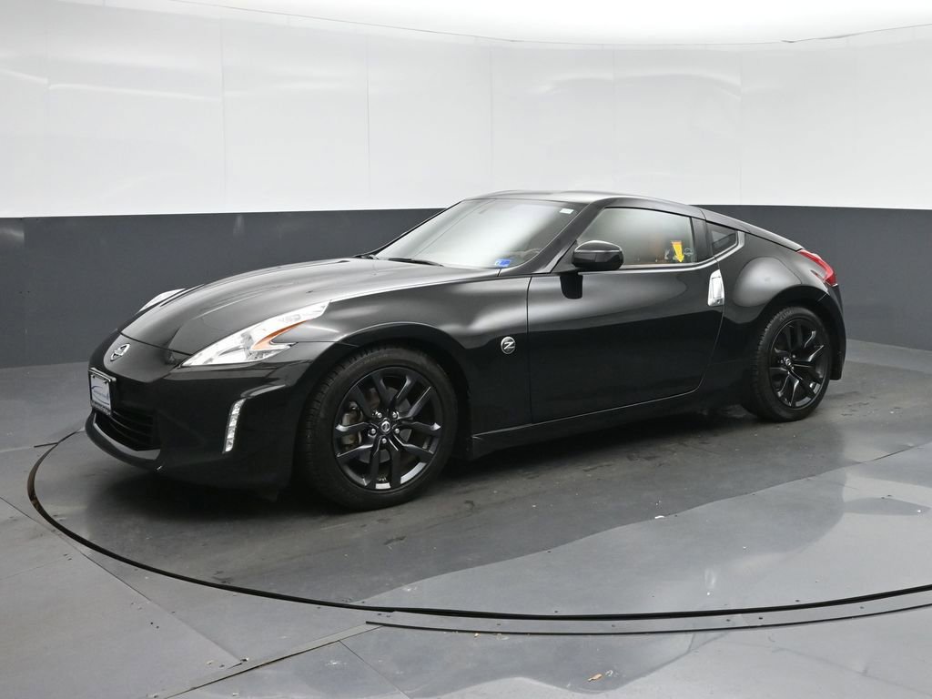 Used 2016 Nissan 370Z Touring RWD image 3
