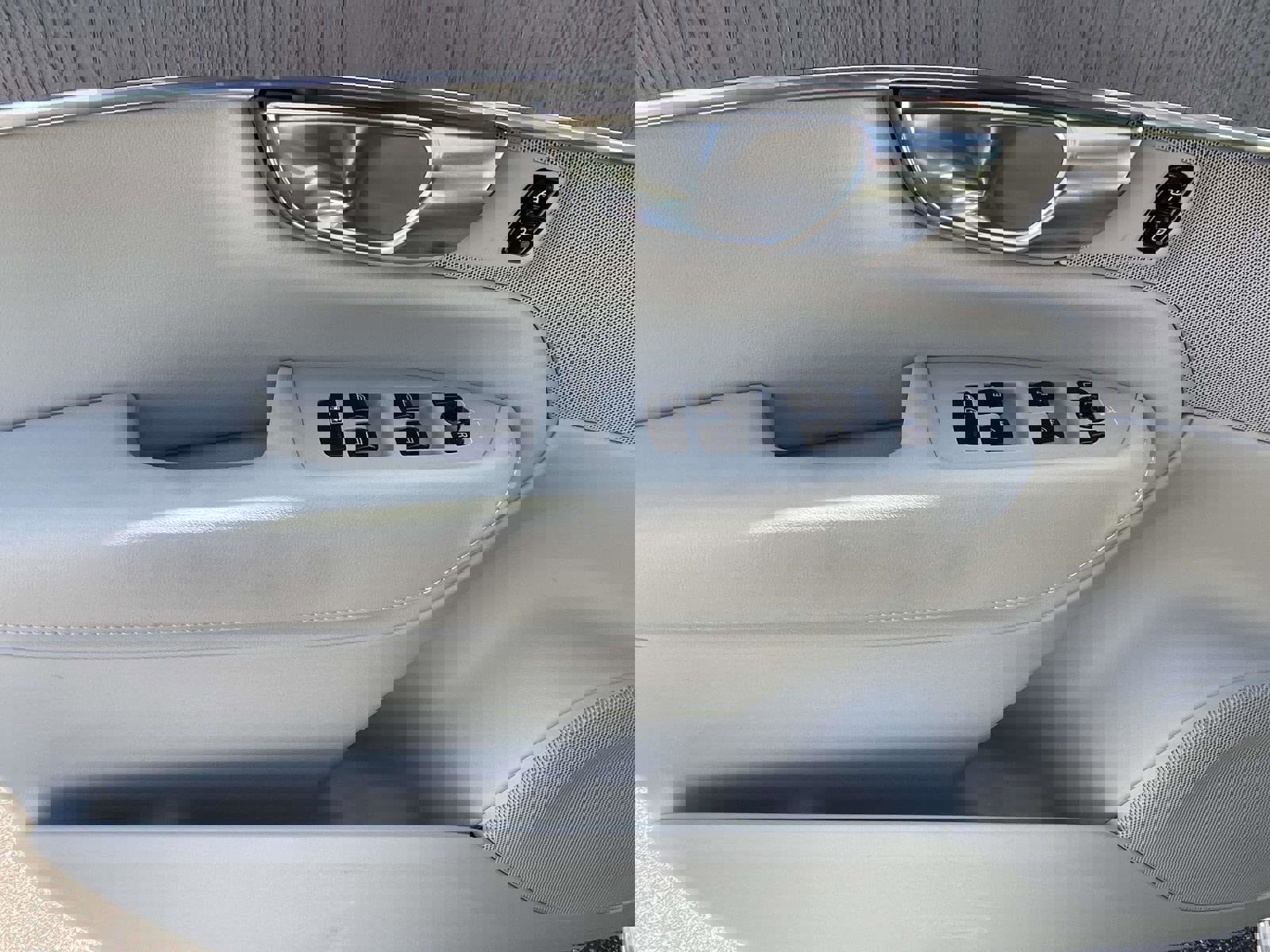 Certified 2024 Volvo XC90 T8 Plus w/ Protection Package Premier image 18