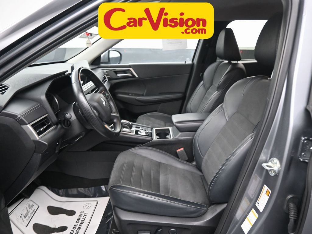 Used 2024 Mitsubishi Outlander SE image 25