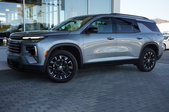 New 2025 Chevrolet Traverse LT w/ Sun and Wheel Package image 4