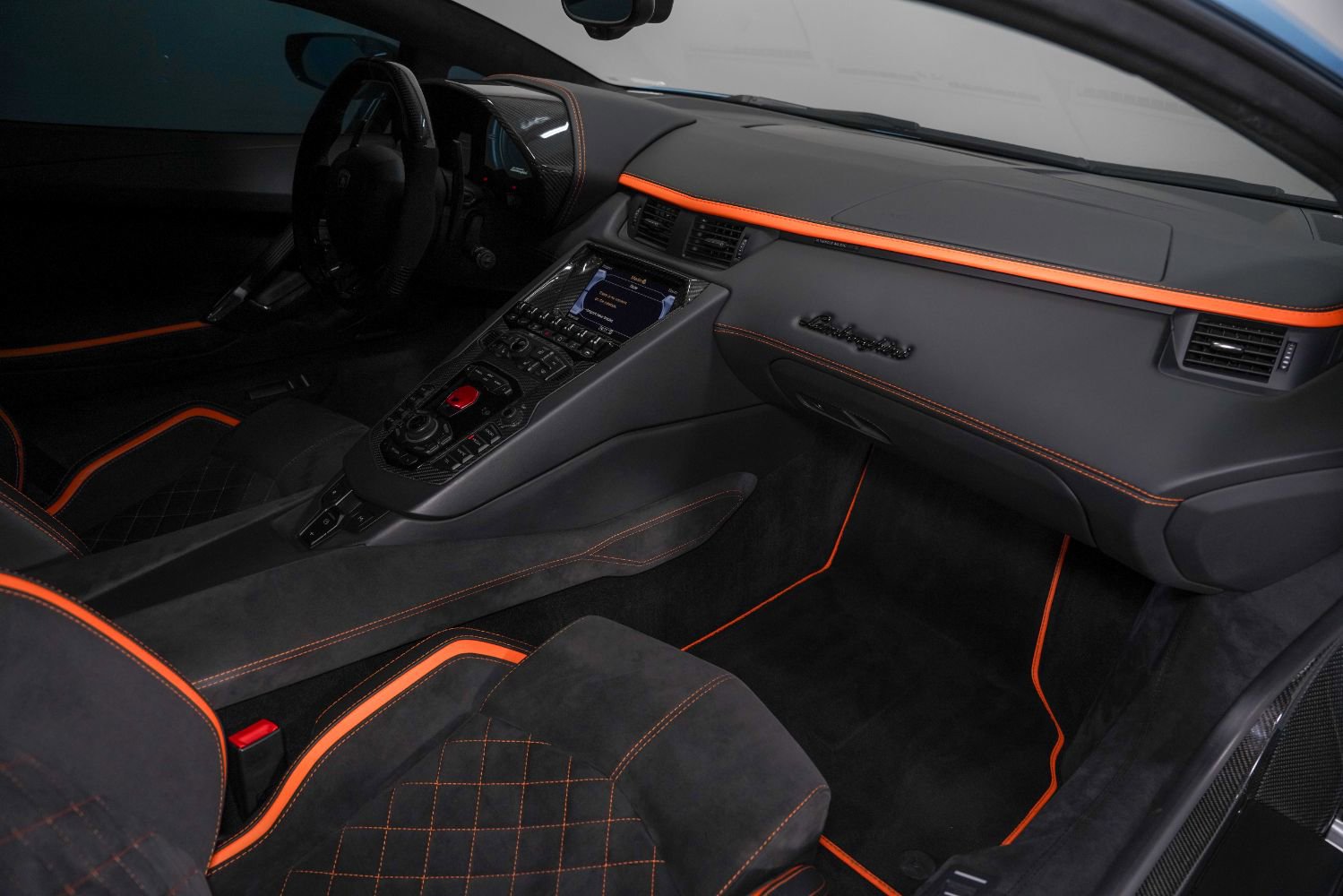 Used 2018 Lamborghini Aventador S image 32