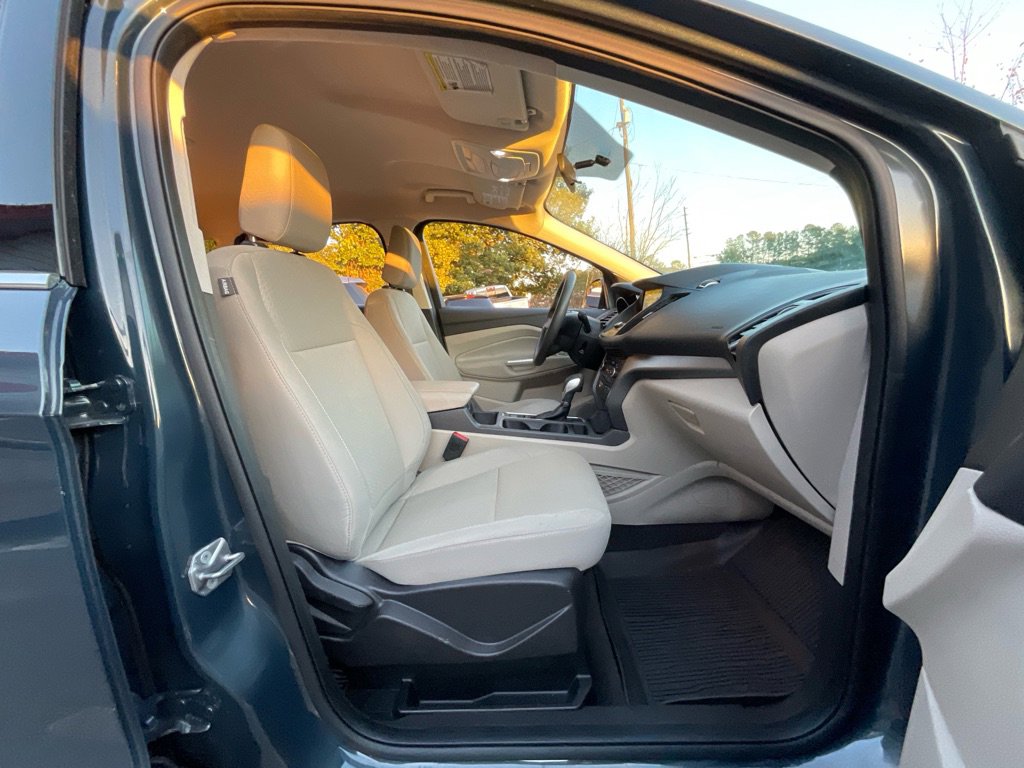 Used 2019 Ford Escape SE image 17