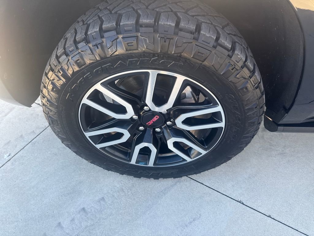 Certified 2023 GMC Yukon XL AT4 w/ AT4 Premium Plus Package image 5