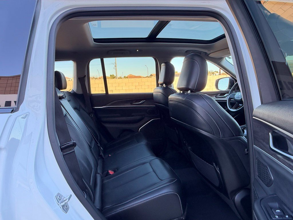 Used 2023 Jeep Grand Cherokee 4WD 4xe image 17