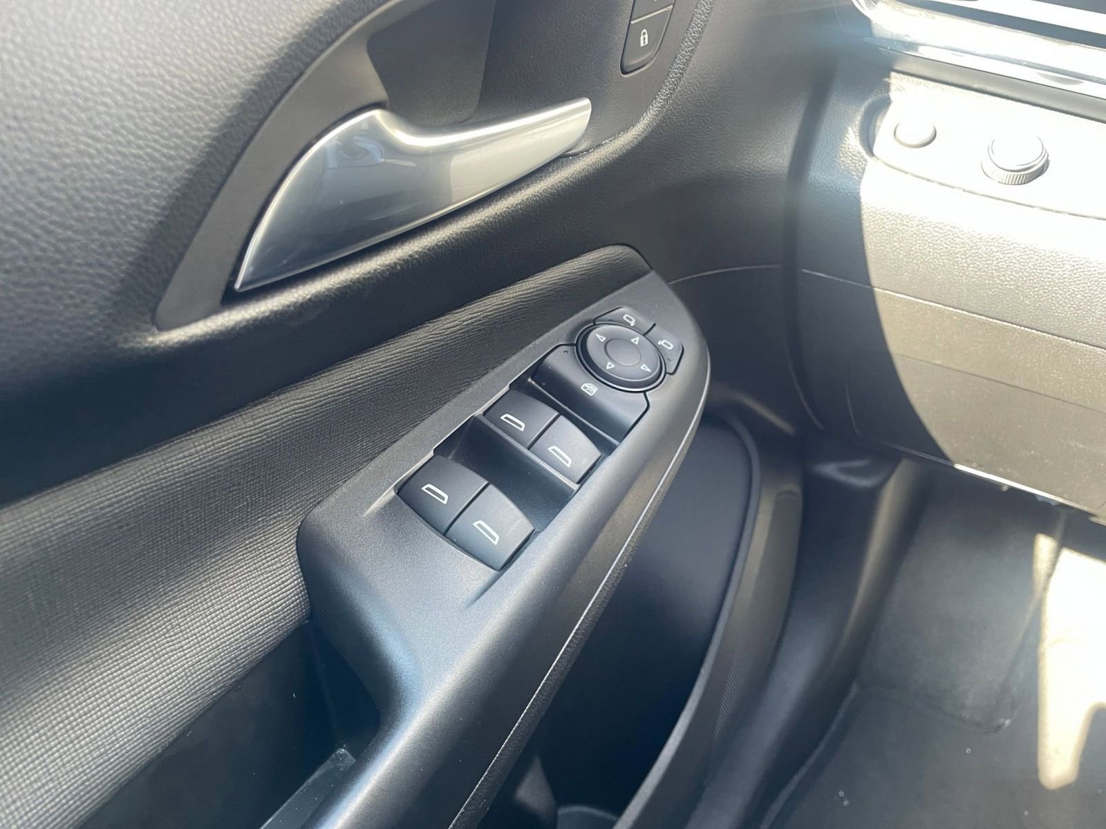 Used 2025 Buick Envista Preferred image 18