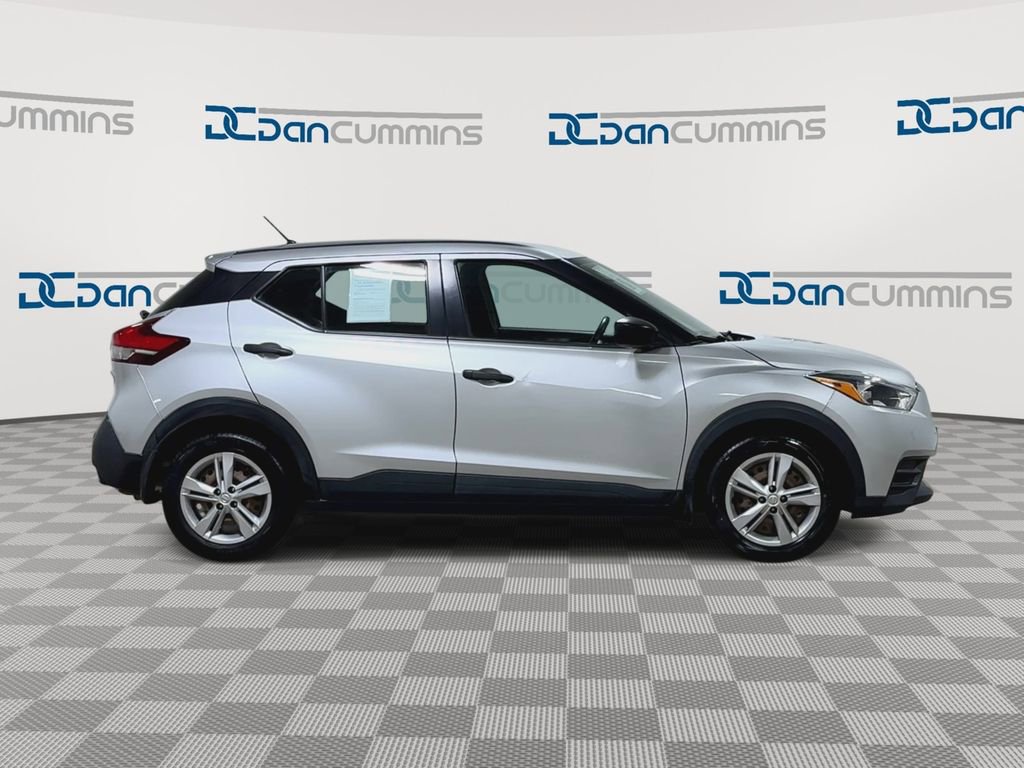 Used 2020 Nissan Kicks S FWD image 2
