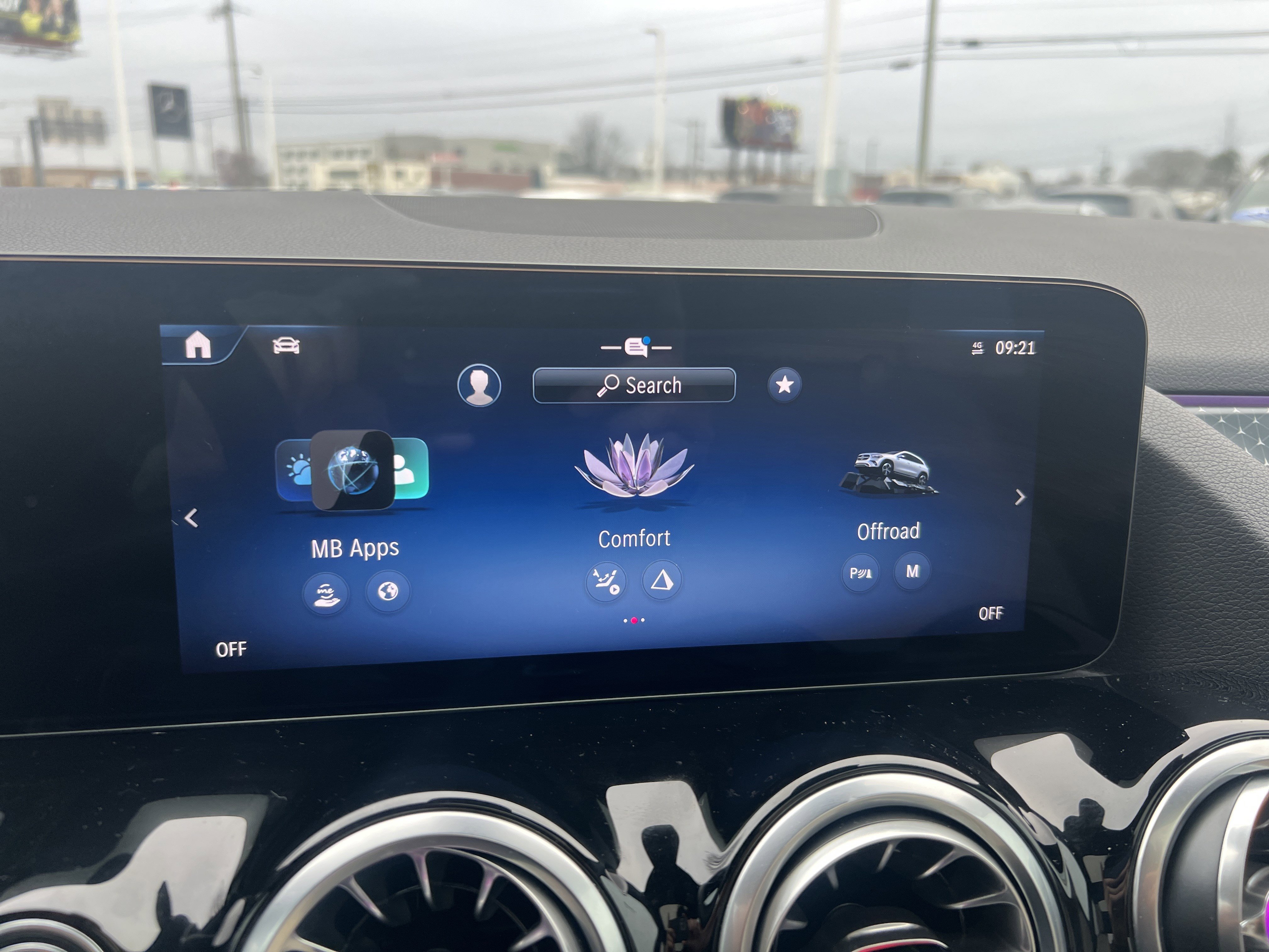 Used 2025 Mercedes-Benz GLA 250 4MATIC image 29