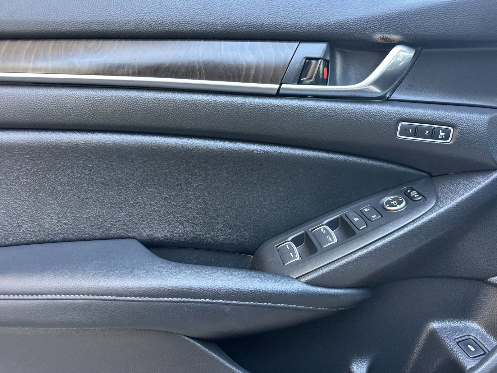 Used 2018 Honda Accord EX-L image 11