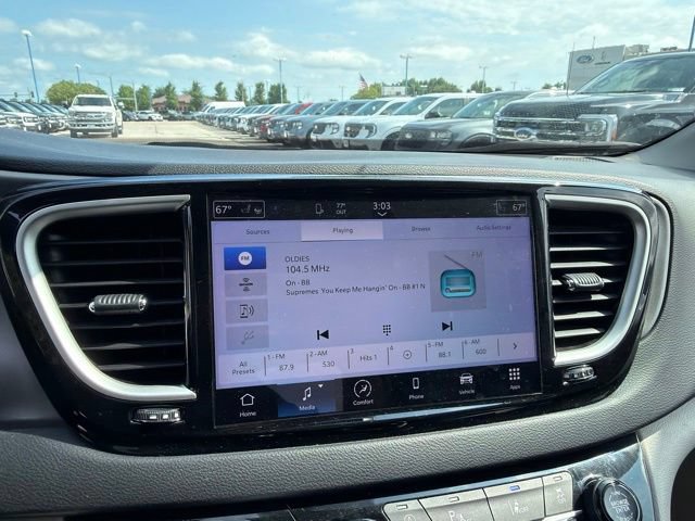 Used 2023 Chrysler Pacifica Touring-L FWD image 24