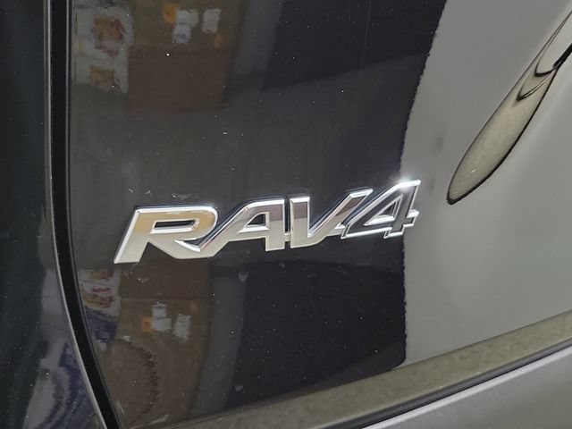 Used 2022 Toyota RAV4 LE AWD/4WD image 9