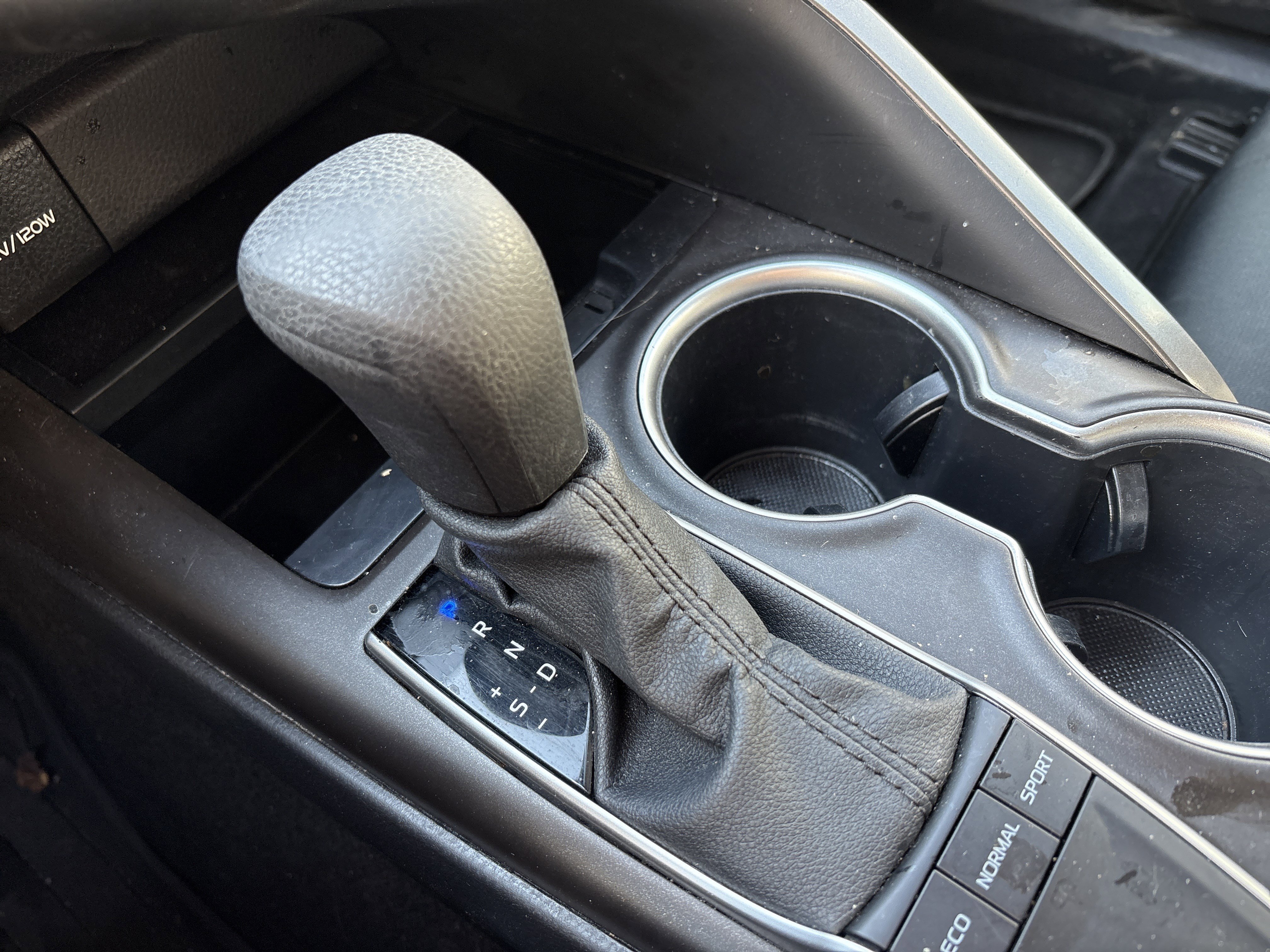 Used 2022 Toyota Camry LE image 26