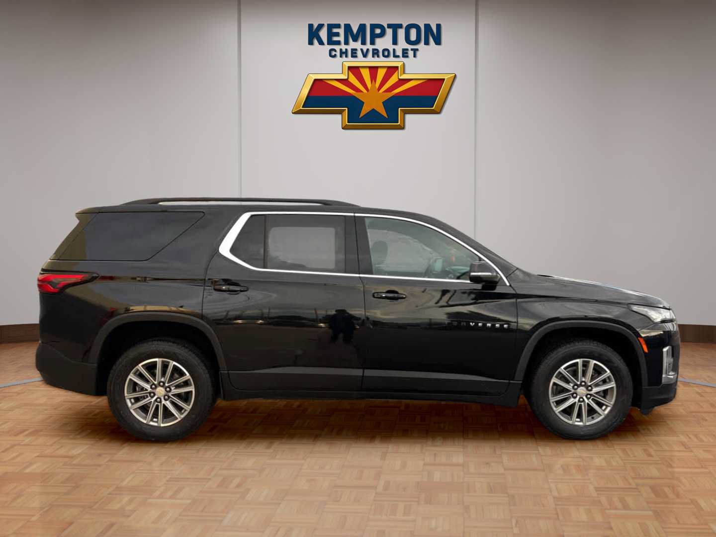 Used 2023 Chevrolet Traverse LT FWD image 7