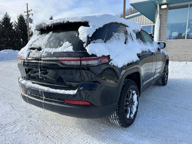 New 2025 Jeep Grand Cherokee Altitude image 5