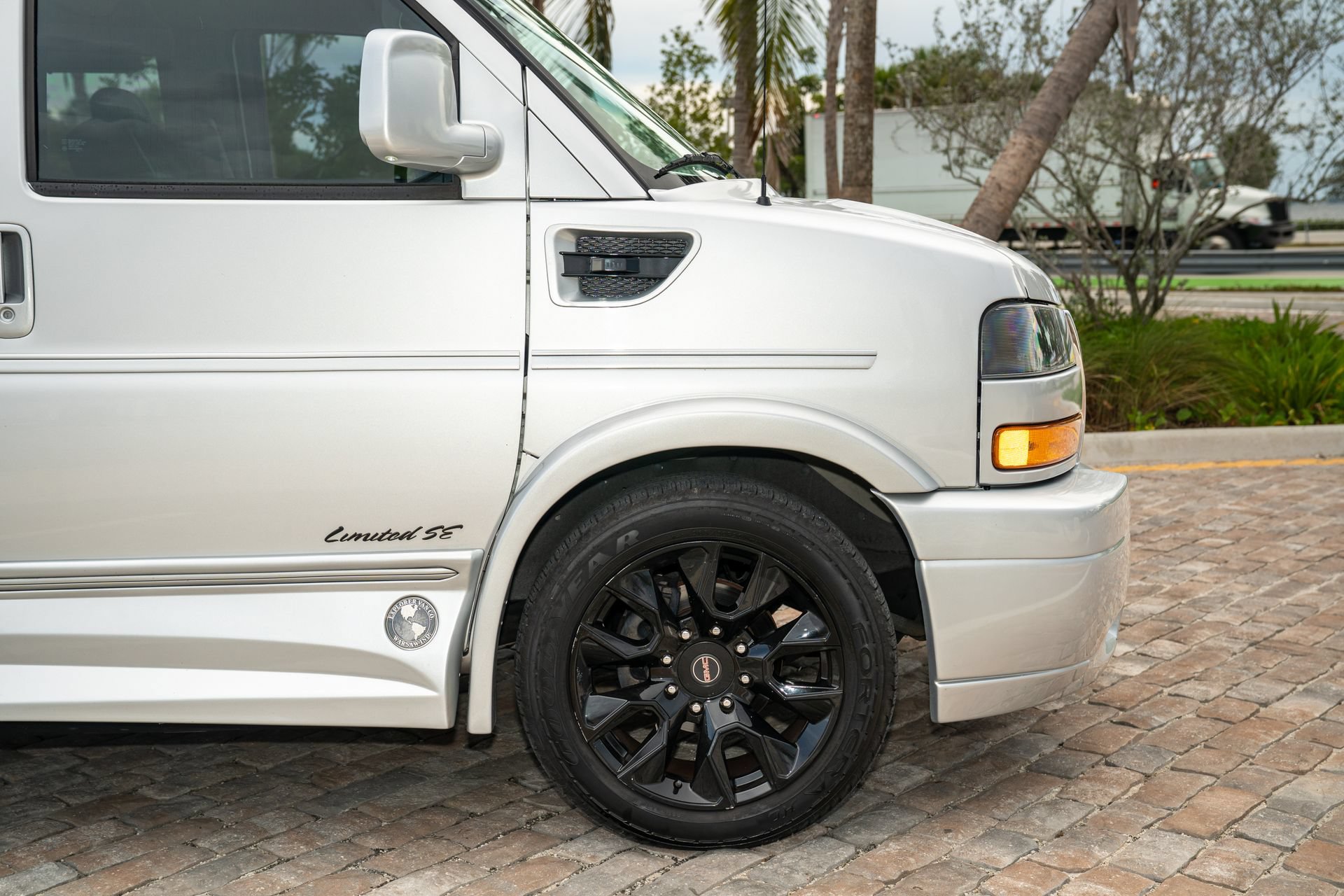 Used 2022 GMC Savana 2500 Extended RWD image 15
