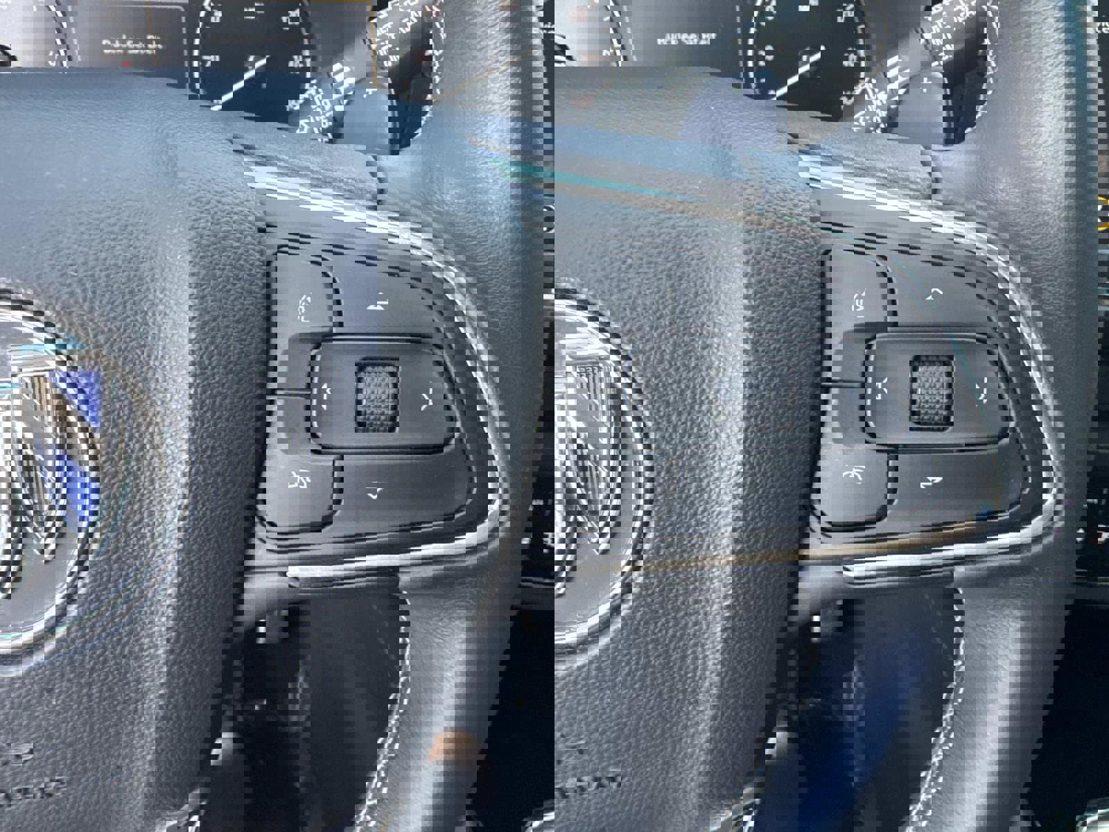 Used 2023 Buick Envision Preferred w/ Sport Touring Package image 25