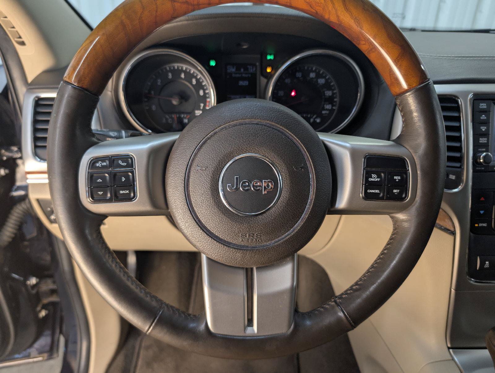 Used 2011 Jeep Grand Cherokee Overland AWD/4WD image 21