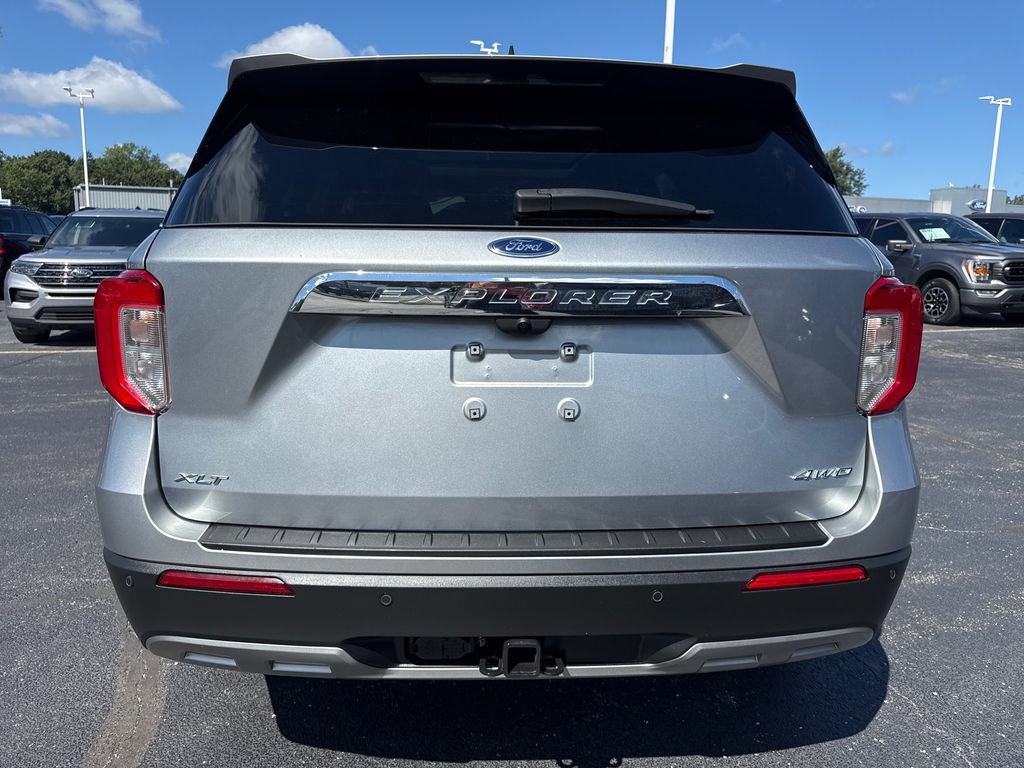 Used 2024 Ford Explorer XLT w/ Equipment Group 202A AWD/4WD image 9