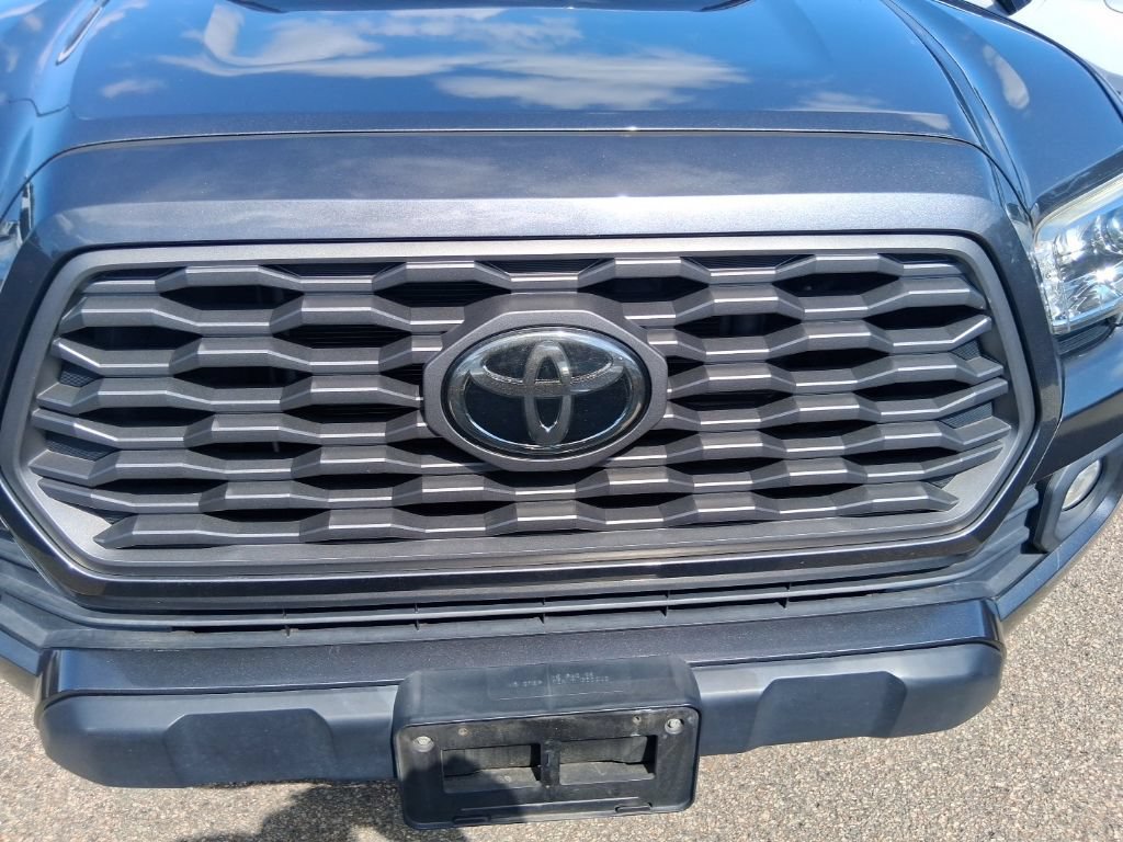Used 2020 Toyota Tacoma TRD Off-Road AWD/4WD image 2