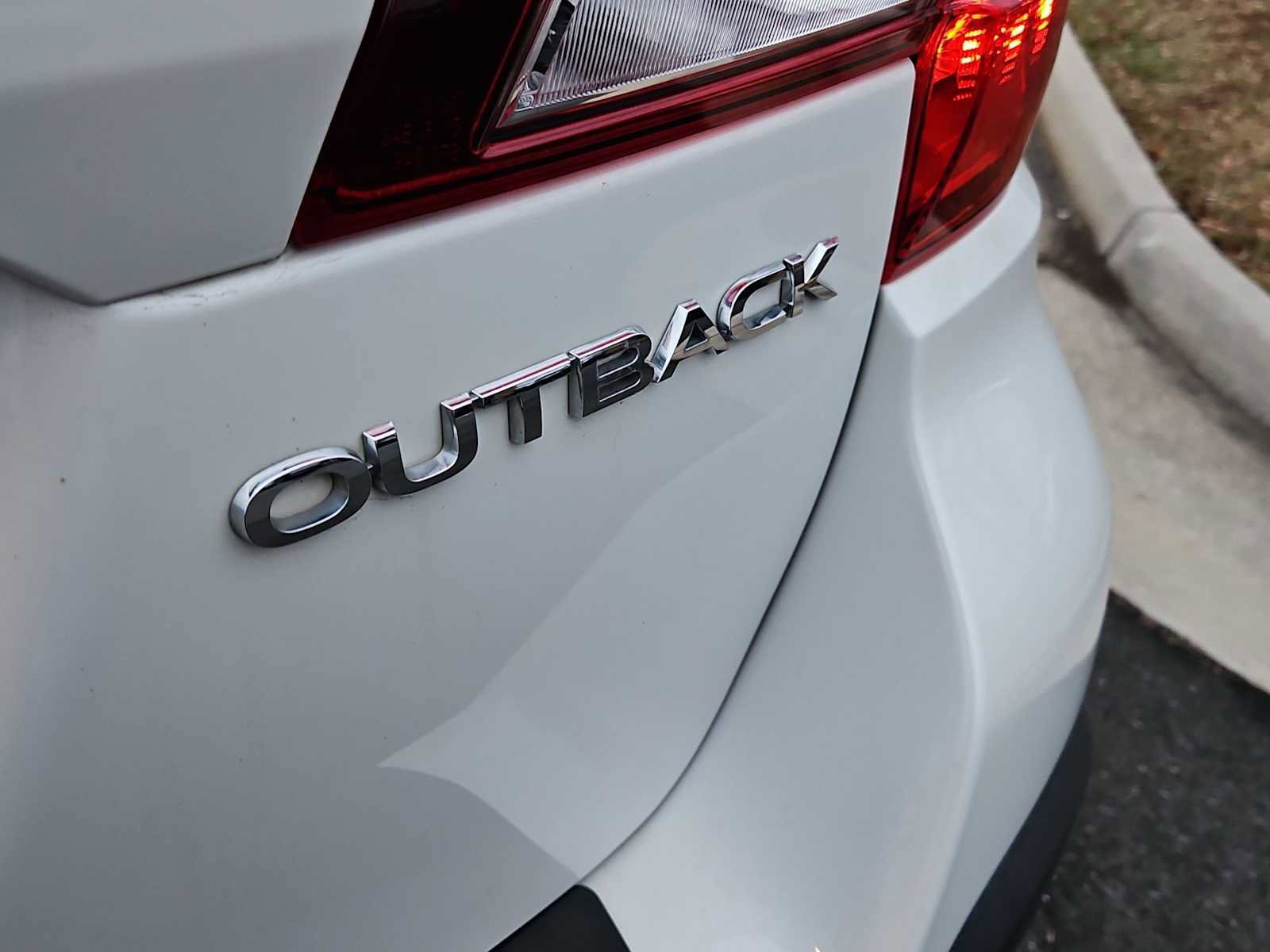 Used 2019 Subaru Outback 2.5i Premium image 13