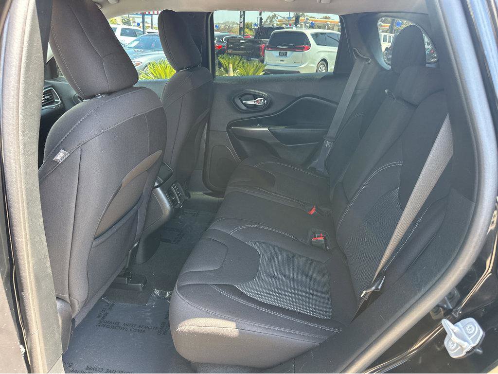 Used 2020 Jeep Cherokee Latitude FWD image 10