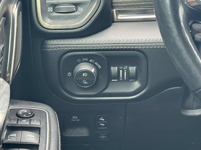 Used 2020 RAM 1500 Limited w/ Black Appearance Package AWD/4WD image 15