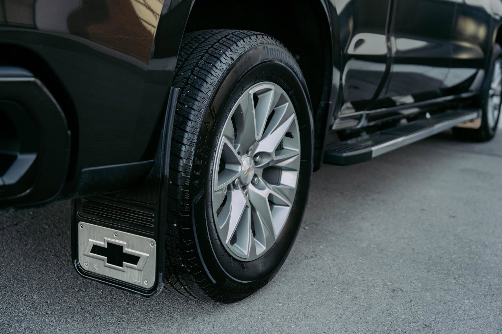 Used 2021 Chevrolet Silverado 1500 High Country w/ Technology Package image 10