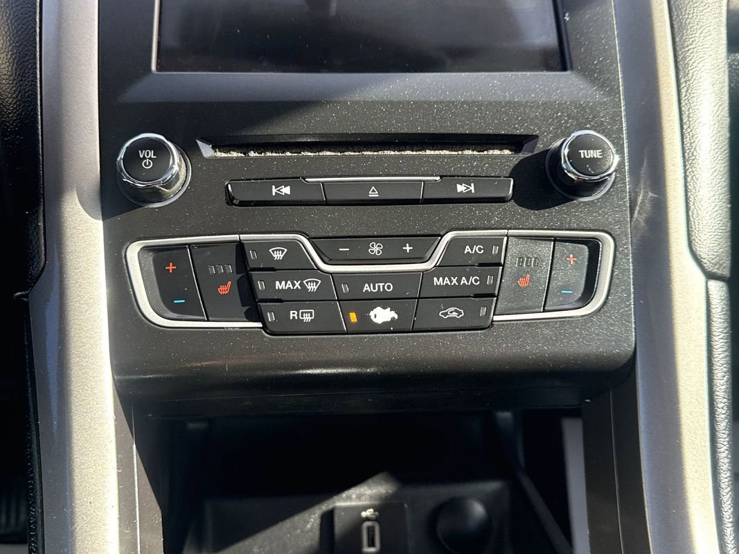 Used 2018 Ford Fusion SE w/ Fusion SE Technology Package image 21