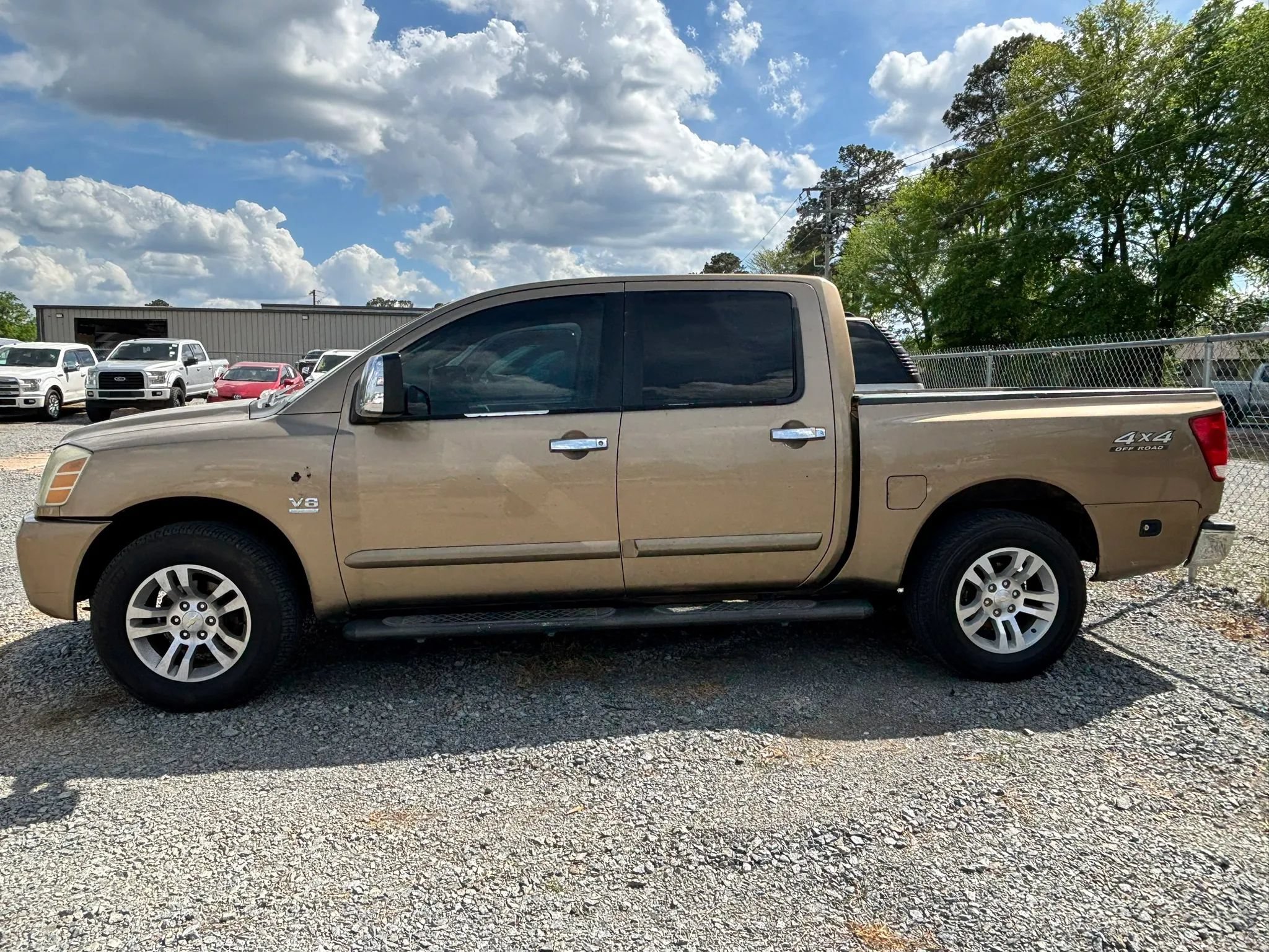 Used 2004 Nissan Titan LE w/ (Tow) Big Tow Pkg AWD/4WD image 2