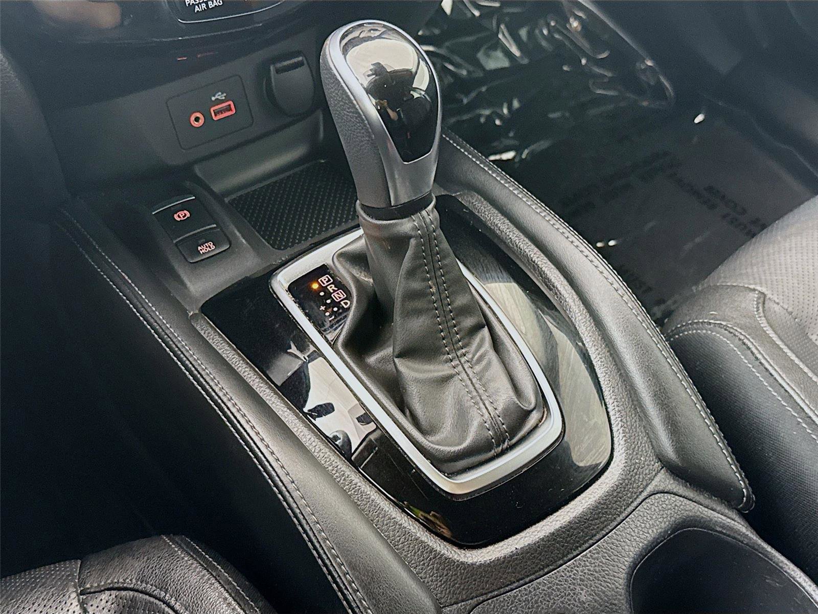 Used 2020 Nissan Rogue SL w/ Premium Package image 13