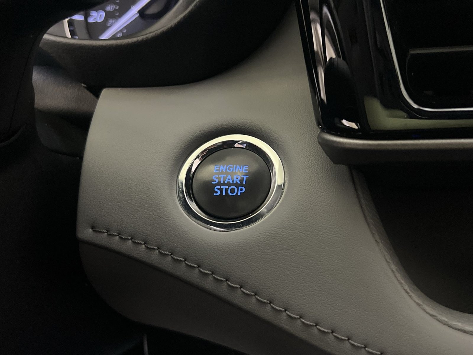 Used 2022 Toyota Highlander XLE FWD image 34